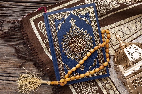جلسه قرآنی در مسجد فرشته